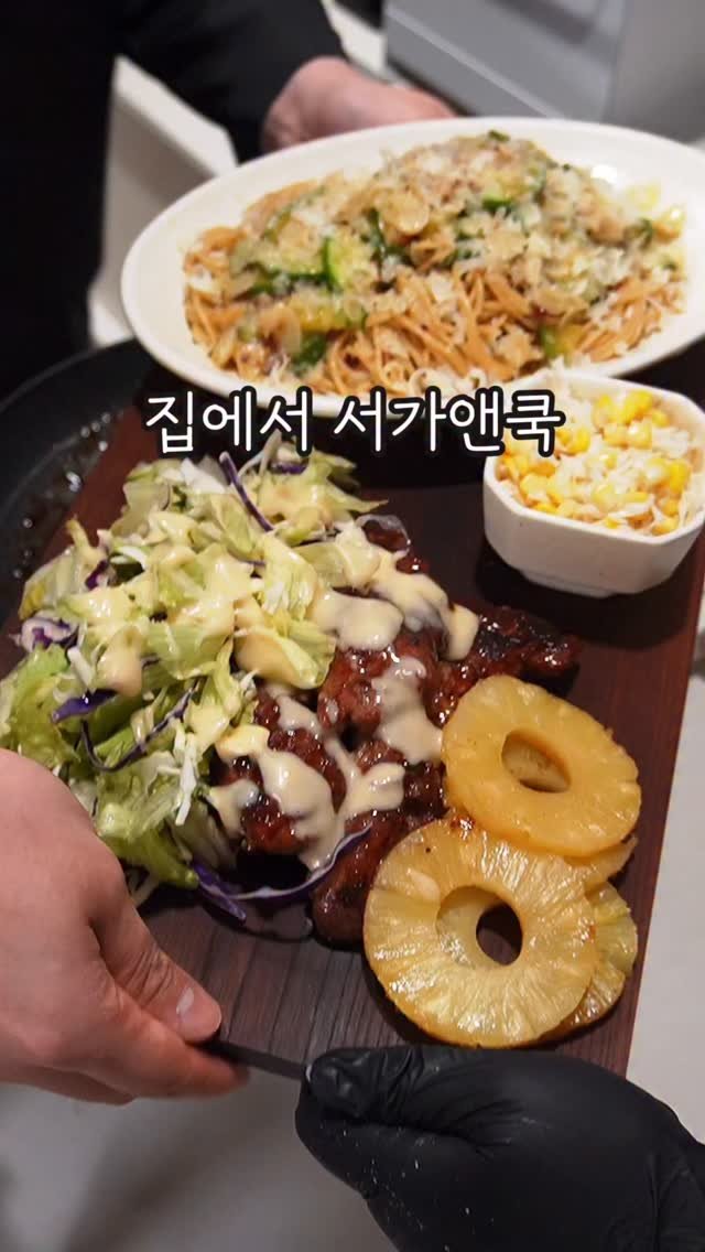 mukohbora 게시물 이미지: 어서오세요 보라앤쿡 입니다(꾸벅)

요즘도 서가앤쿡은 여전히 맛있고!
인기가 많다고...