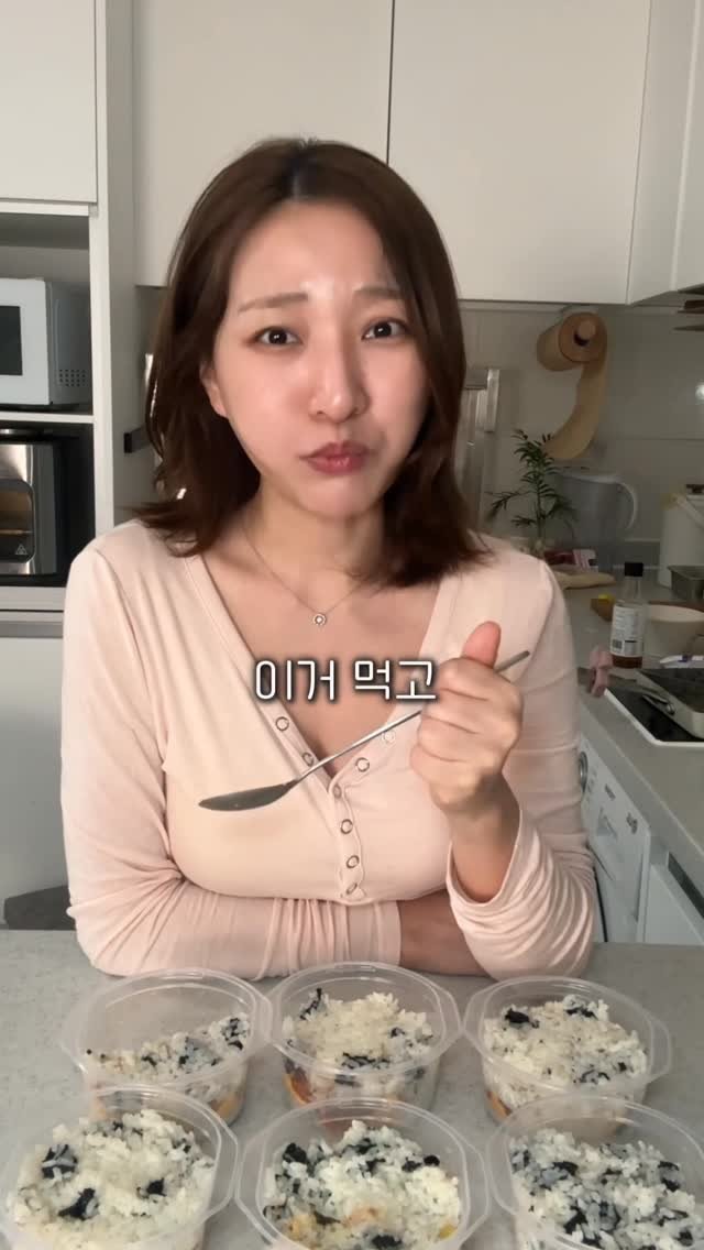 mukppe 게시물 이미지: 밥버거에 스팸대신 이걸 넣었더니..!! 

6인분 기준 재료 준비!!
현미밥인...