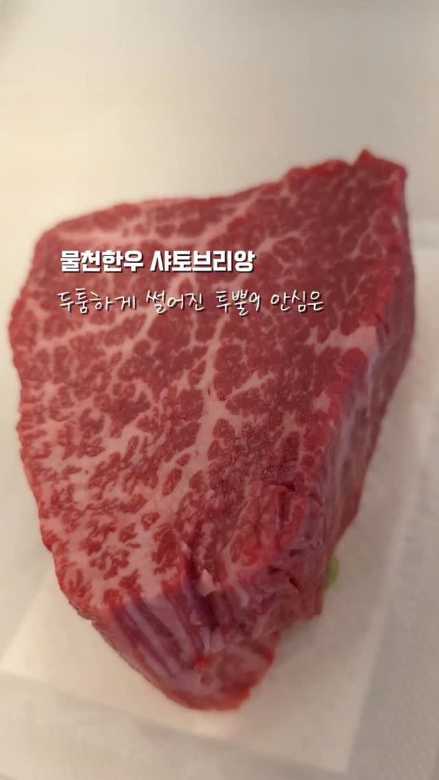 mulcheonhanwoo 게시물 이미지: 와~~ 하루종일 쇼케이스에 진열도 못할정도로 
작업을 하고있습니다

갑자기...