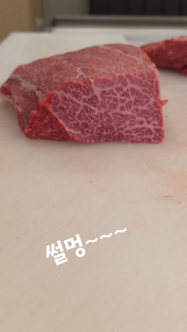 mulcheonhanwoo 게시물 이미지: 살치살 썰멍 영상입니다😍

#물천한우 #경주한우맛집 #경주한우 #경주맛집 #피엔씨축산기업