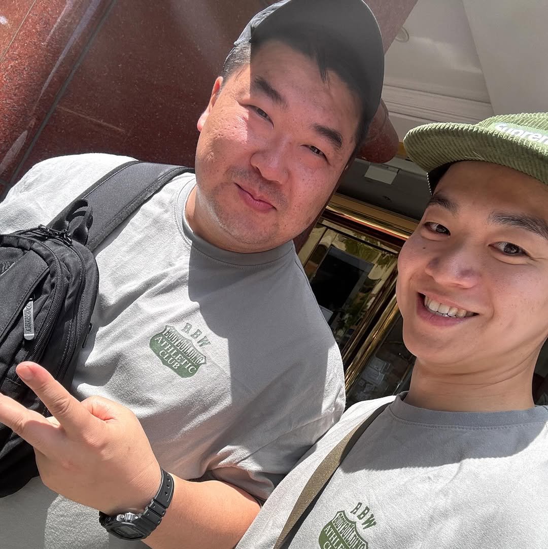 Photo by 물리트니스 김선생 on July 20, 2025. May be a selfie of 2 people, hat and text.