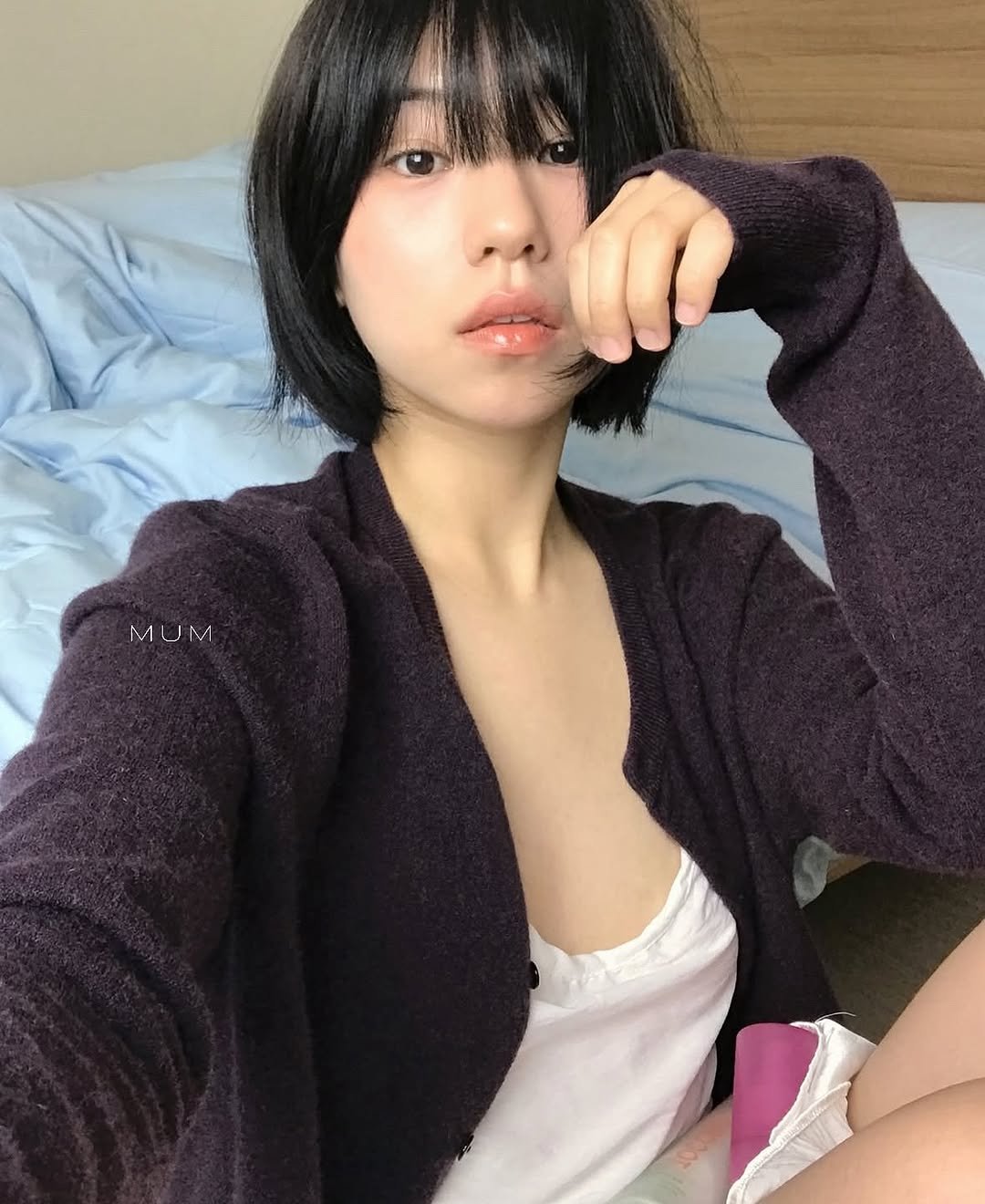 Photo shared by 멈 국화 원장 | 단발 중단발 on March 26, 2026 tagging @mum_gukhwa, and @mum.archive. May be a selfie of one or more people, hair, sleepwear, bath robe, robe and text.
