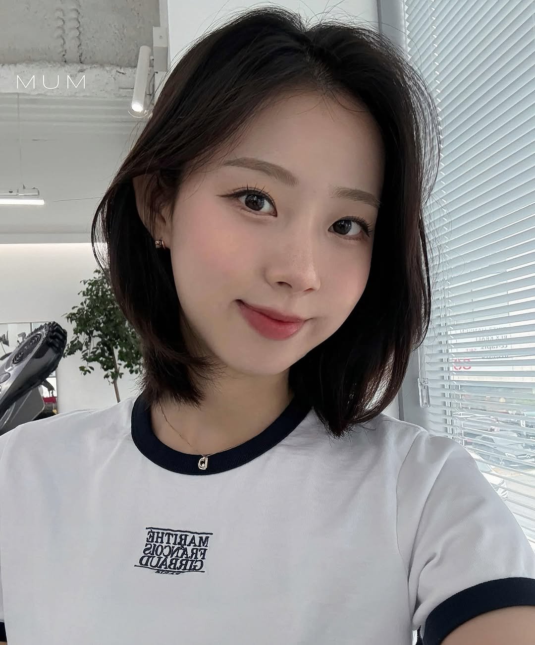 mum_gukhwa 게시물 이미지: 단발머리에서 기를때 추천드리는
#단발레이어드컷 

너무 무겁지않으면서 손질도 쉽게...