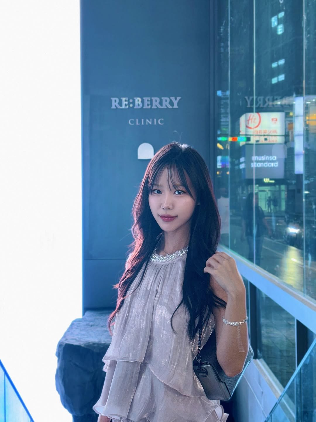 Photo shared by Kim Mumu on September 02, 2025 tagging @reberrygn. May be an image of 1 person, hair and text that says 'RE:BERRY CLINIC ገደወቃዊዊ inusinsa standard'.
