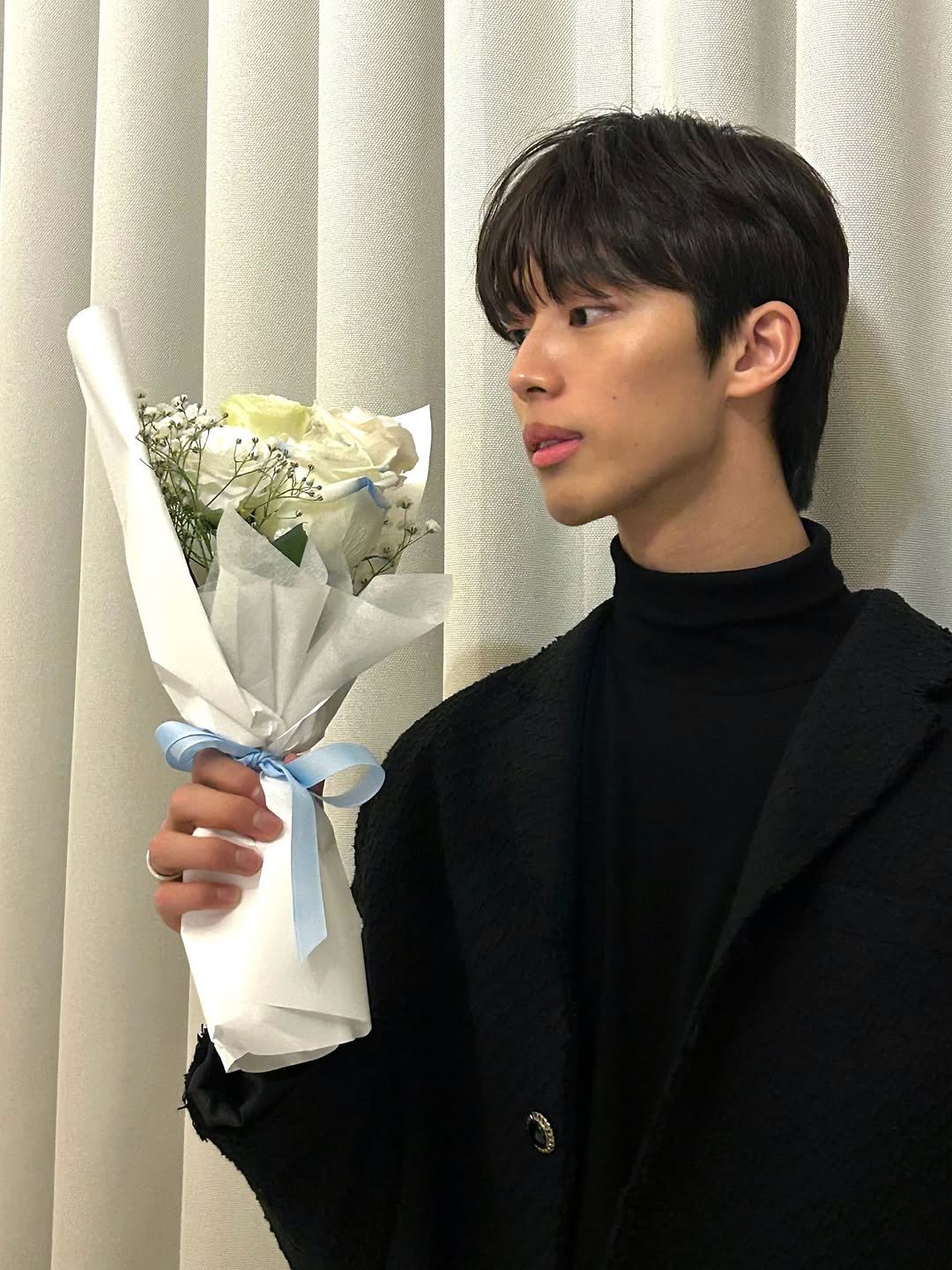 Photo by 조명식 on February 05, 2026. May be an image of one or more people, hair, turtleneck, baby's-breath and text.