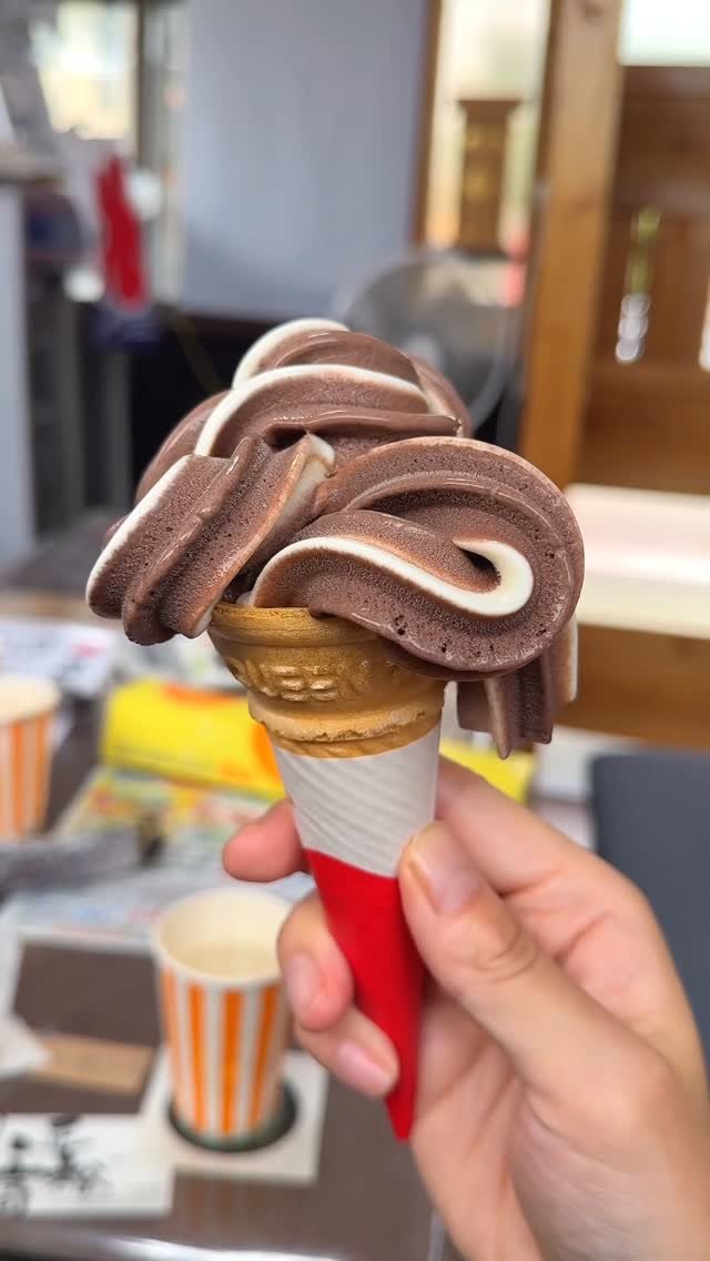 muni_gurume_japan 게시물 이미지: 【しんちゃんのお店】
@三重：四日市

心優しい看板娘が作る芸術的ソフトクリームを食べられるお...