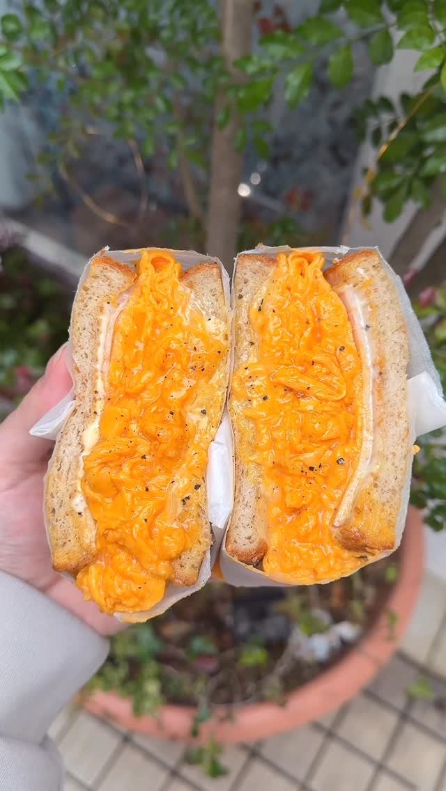 muni_gurume_japan 게시물 이미지: 【サンダウナー東京オムレツ】
@新宿（期間限定）

極厚オムレツを挟んだエッグサンドを食べられ...