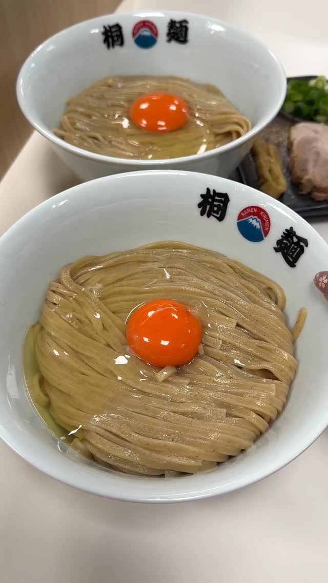 muni_gurume_japan 게시물 이미지: 【桐麺】
@新宿（期間限定）

特製塩ダレと卵を絡めた「桐玉」を食べられるお店。

ツルッとし...