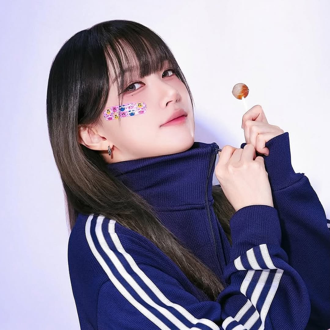 Photo shared by 강남메이크업 부산메이크업 홍대메이크업 서면메이크업 청담메이크업 압구정메이크업 멉씨 김소연 on March 26, 2026 tagging @mup_sy, @asle_films.u, @mupsy_academy, @wedding_mupsy, @_kxx_vin_, and @piece_of_u_. May be an image of one or more people, bangs, turtleneck, top and text.