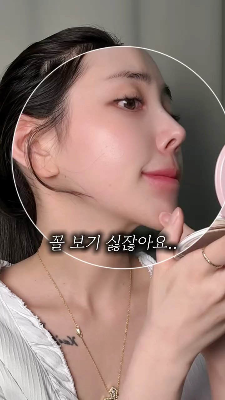 muri_l__ 게시물 이미지: 피부고민 무조건 지워져요
오돌토돌 요철,
거뭇거뭇 기미색소…
정말 꼴 보기...