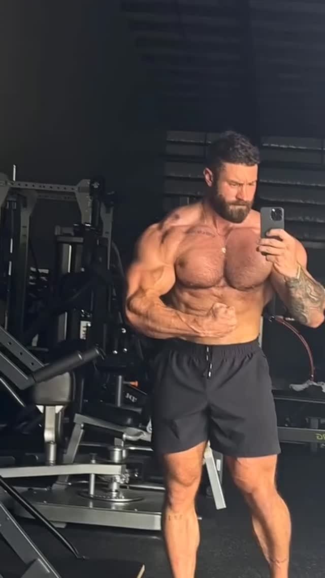 musclehanip 게시물 이미지: 푹- 꺼진 가슴을 다시 폭증시킨 씨범ㄷㄷ