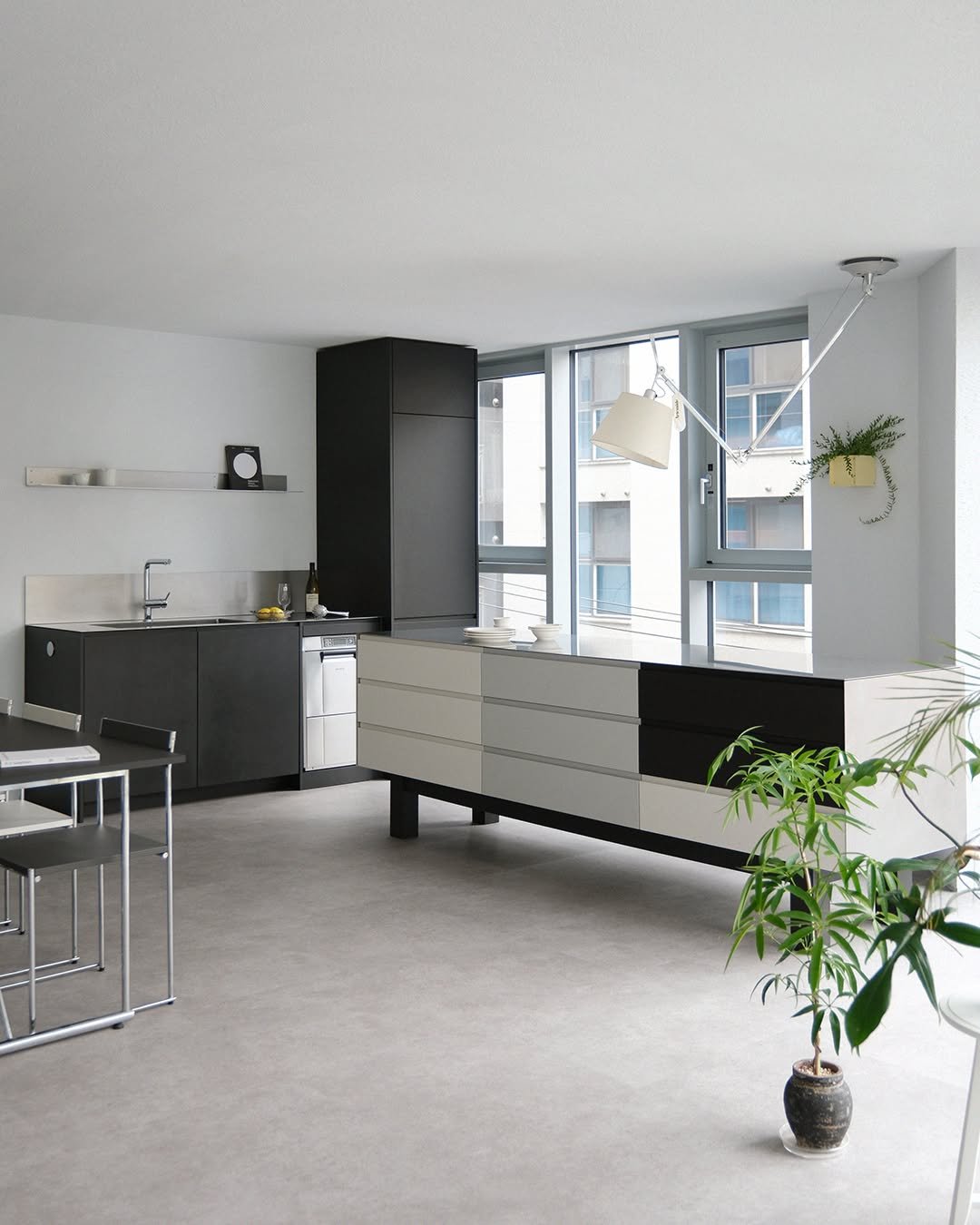 Photo by MMK_community on August 12, 2025. May be an image of kitchen island, countertop, living room, sliding door, indoors, kitchen and text.