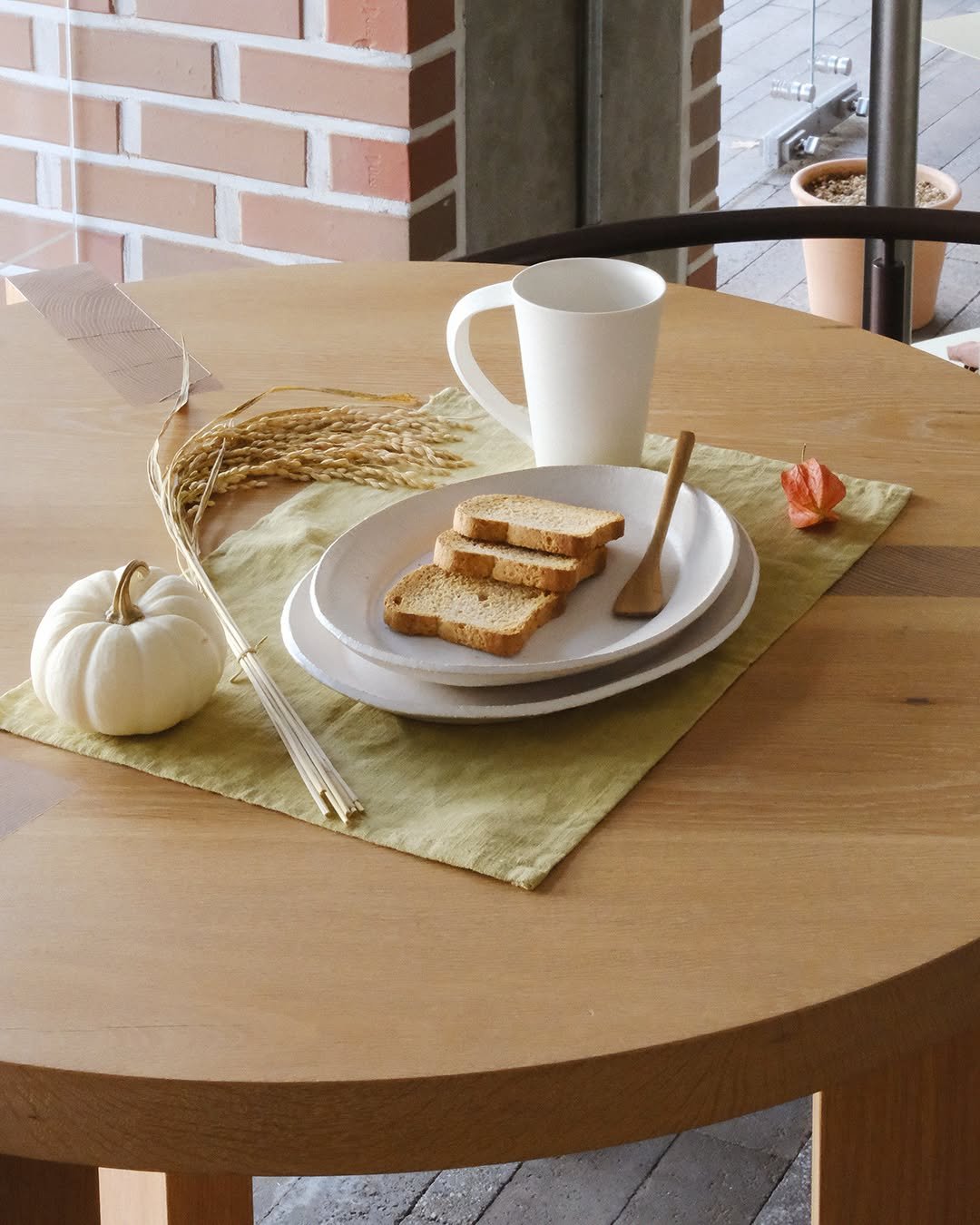 Photo by MMK_community on October 01, 2025. May be an image of table, placemat, dining table, tablecloth and text.