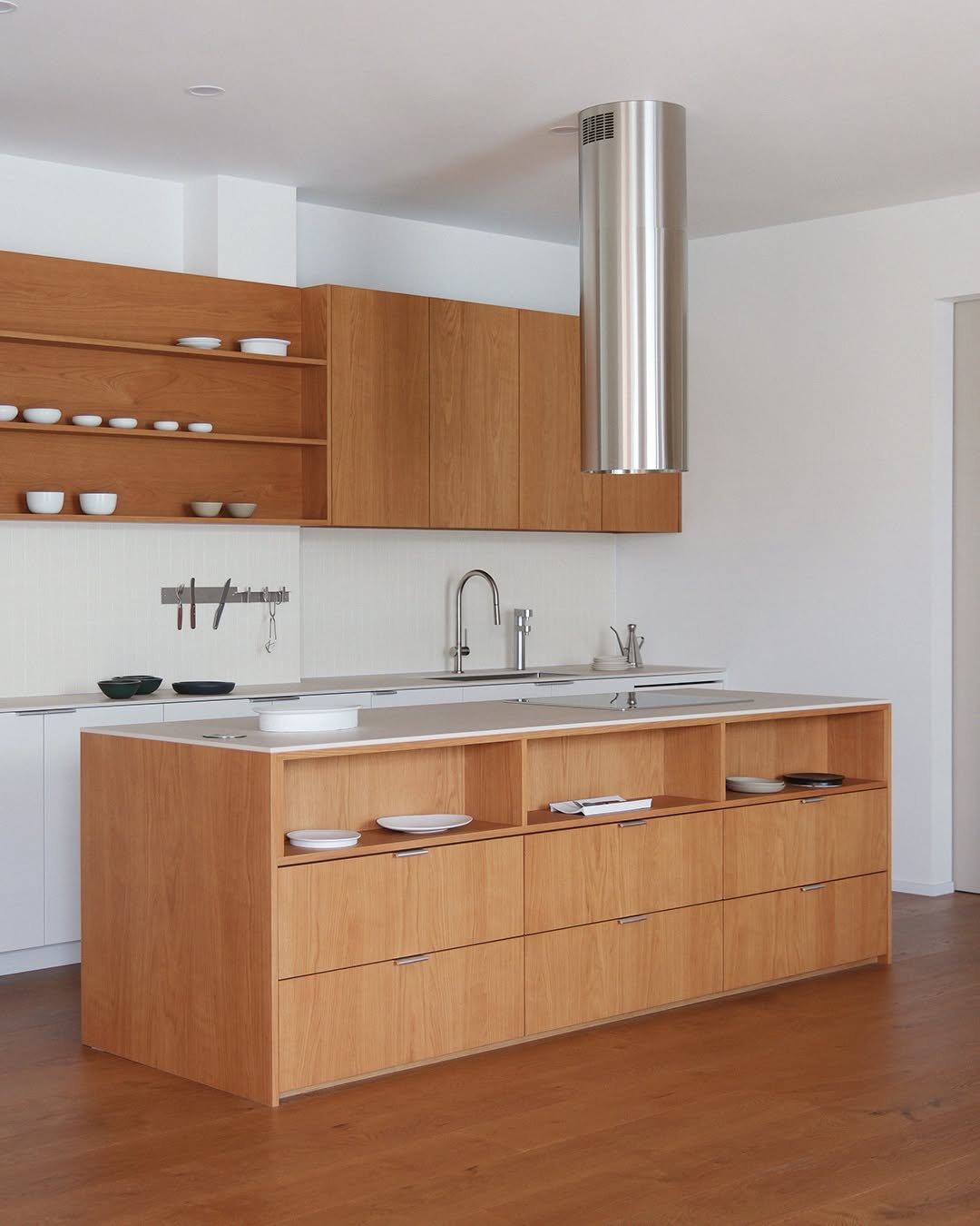 Photo by MMK_community on October 02, 2025. May be an image of range hood, kitchen island, kitchenware, countertop, indoors, kitchen and text.
