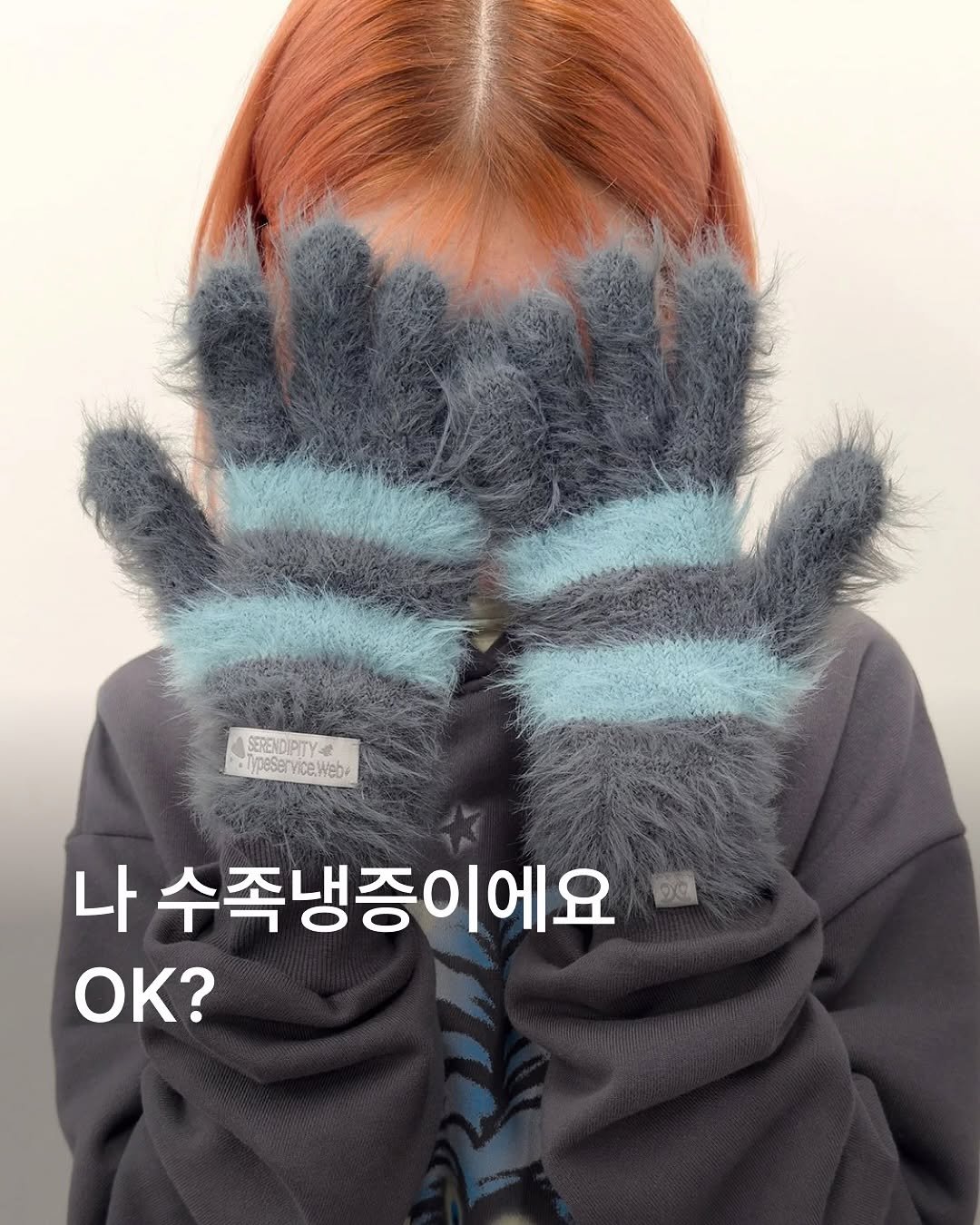 Photo by MUSINSA 무신사 on November 13, 2025. May be an image of duffle coat, goosedown coat, parka, face mask and text.