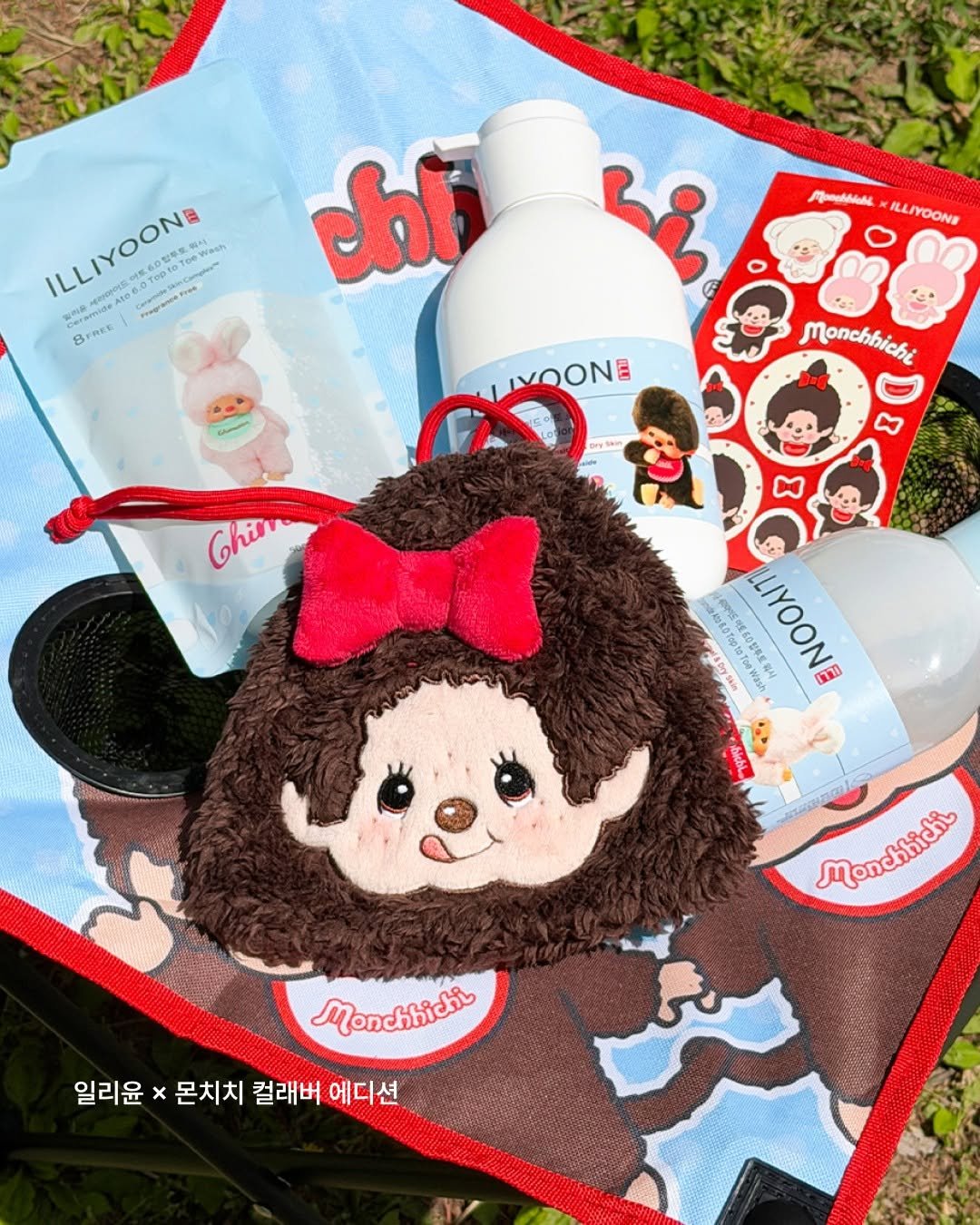 Photo by 무신사 뷰티 MUSINSA BEAUTY on April 25, 2026. May be an image of hair product, hair brush, placemat, diaper, hand cream, lotion, hamper, bandanna, potholder and text.