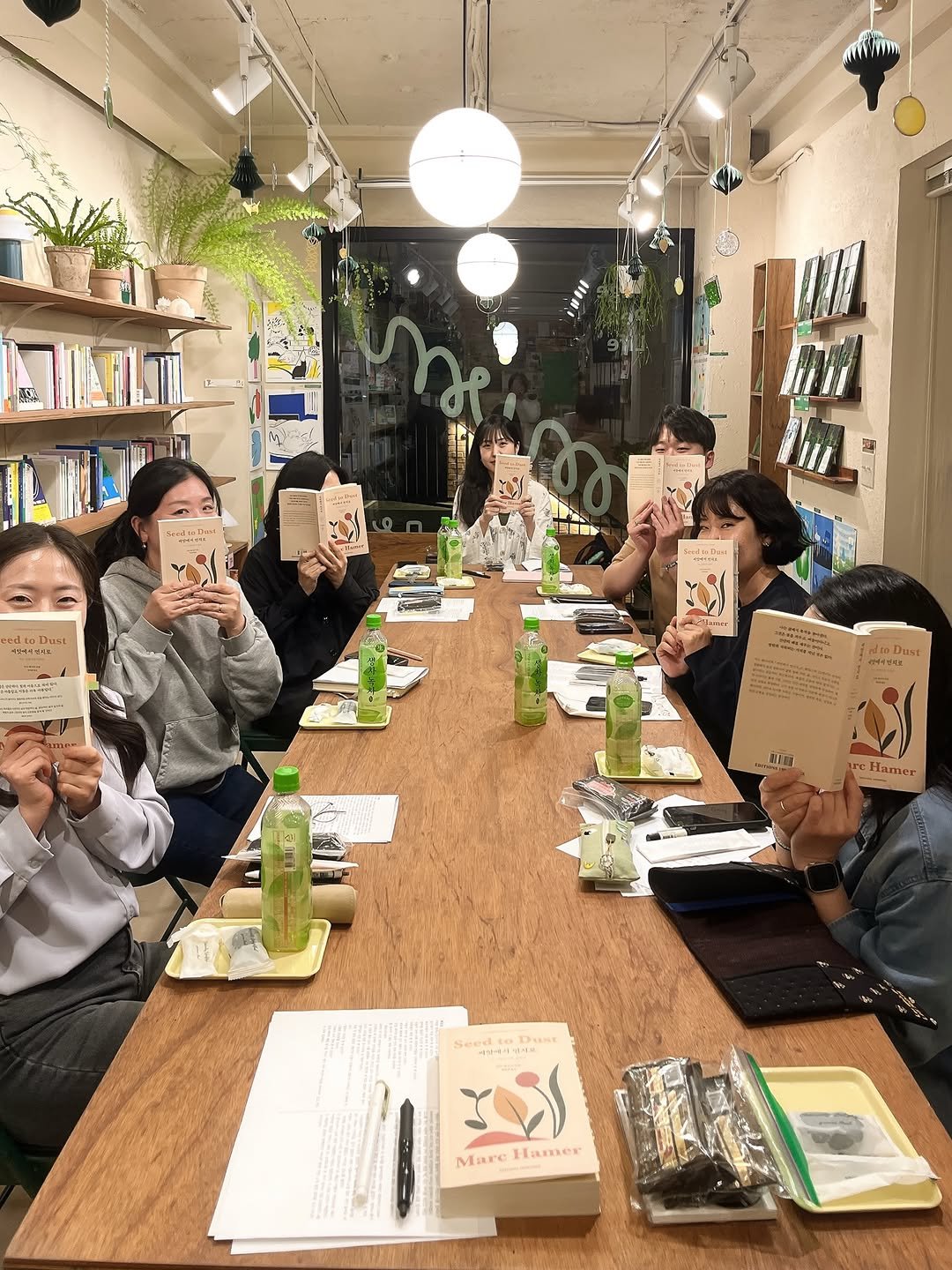 musn_books 게시물 이미지: 𝒎𝒖𝒔𝒏 𝒅𝒊𝒂𝒍𝒐𝒈𝒖𝒆 𝟎𝟔
모든 것이 에세이가 된다 #4

출판사...