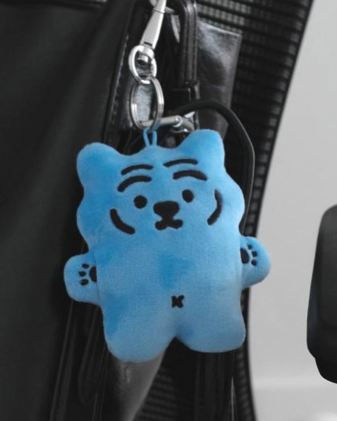 Photo shared by MUZIKTIGER 무직타이거 on September 29, 2025 tagging @muziktiger. May be an image of bear, toy, pencil case and text.