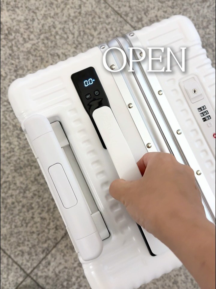 muzipsa_home 게시물 이미지: 손잡이만 들어도 무게가 측정되는 캐리어,
베르지아 캐리어 공동구매...