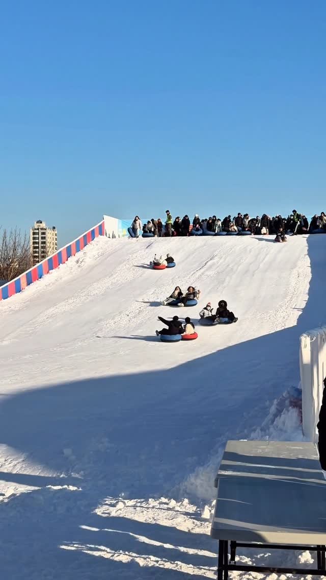 my_season___ 게시물 이미지: 한강공원 눈썰매장 드디어 개장!

개장을 앞두고 연기되었던 한강공원 눈썰매장이...