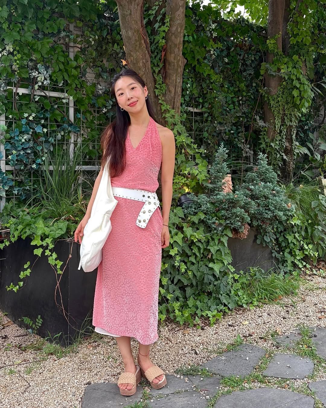 Photo by 맑음요가☘️ on July 25, 2025. May be an image of 1 person, sundress and text.