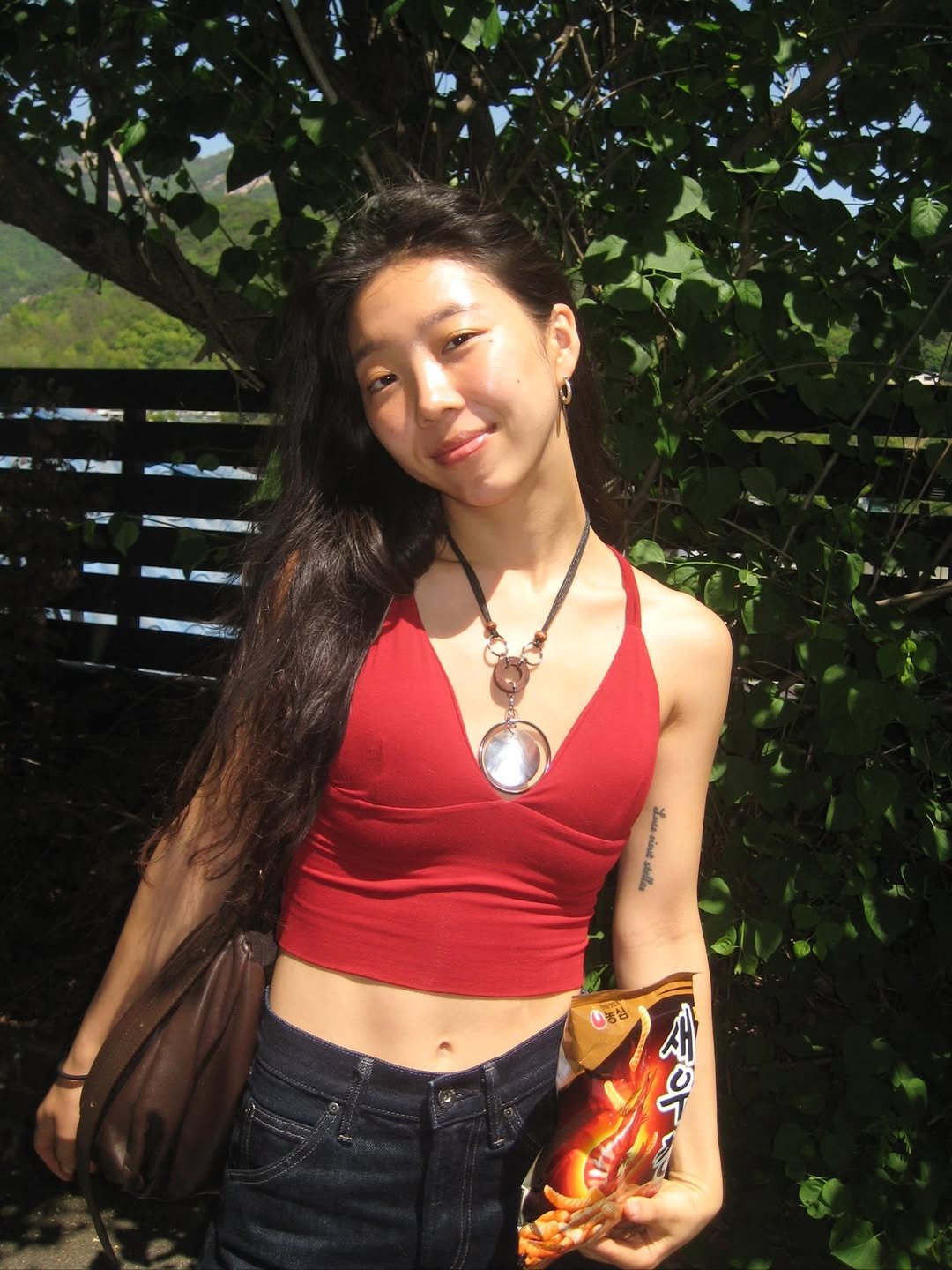 Photo by 요가강사 맑음☘️ on April 24, 2026. May be an image of miniskirt, necklace, tanktop and text.