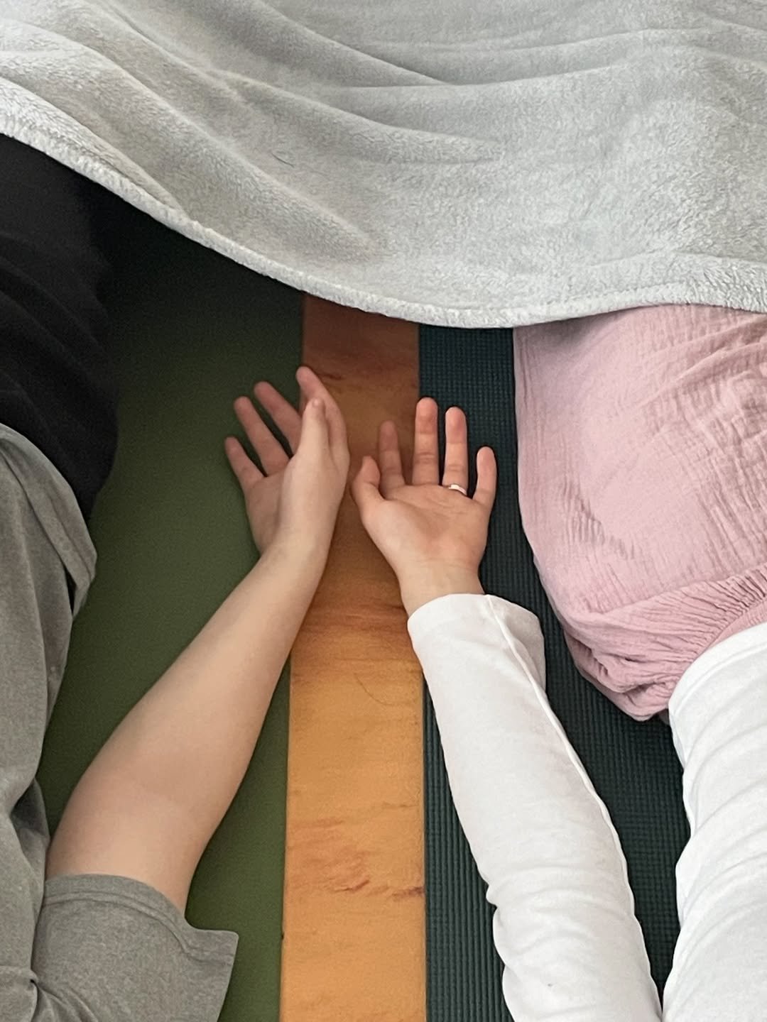 my_sunnyoga 게시물 이미지: 나만 아는 1센티의 찰나들,
닿을듯 말듯, 잡을듯 말듯 눈을 감고있는 사람들은...