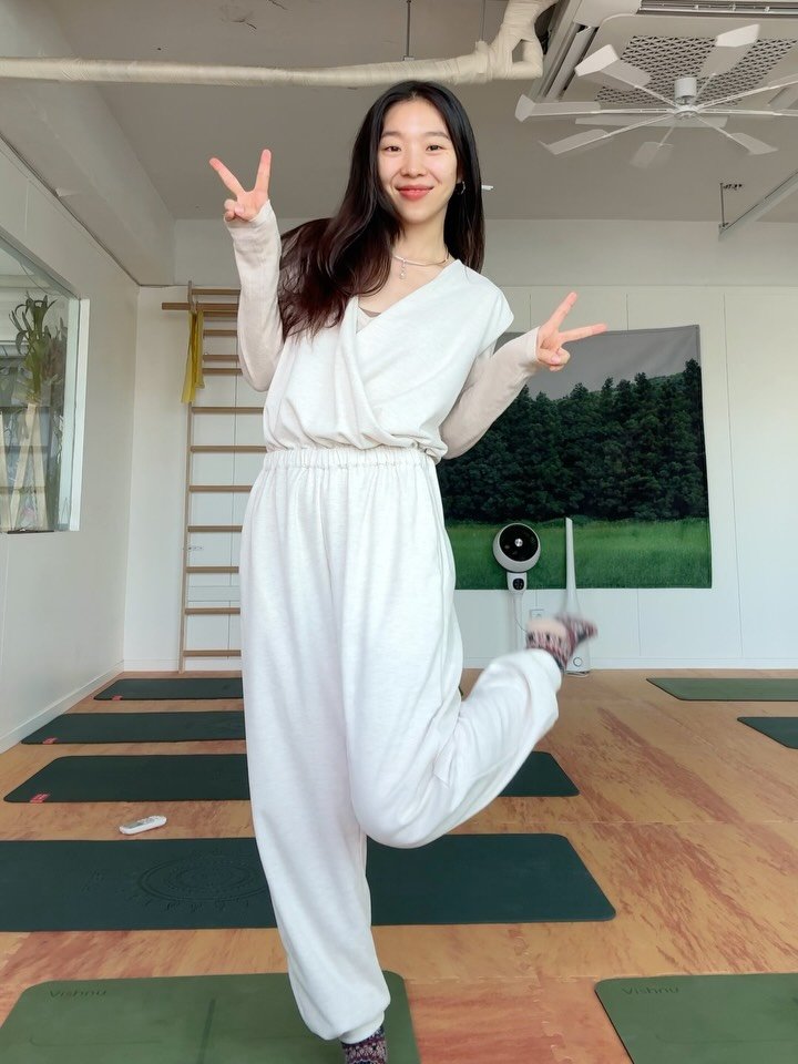 my_sunnyoga 게시물 이미지: 너무 비싸 점프수트...🥹
로 만들어본 맑음복의 첫 점프수트에요🤍
열심히 수정하고...