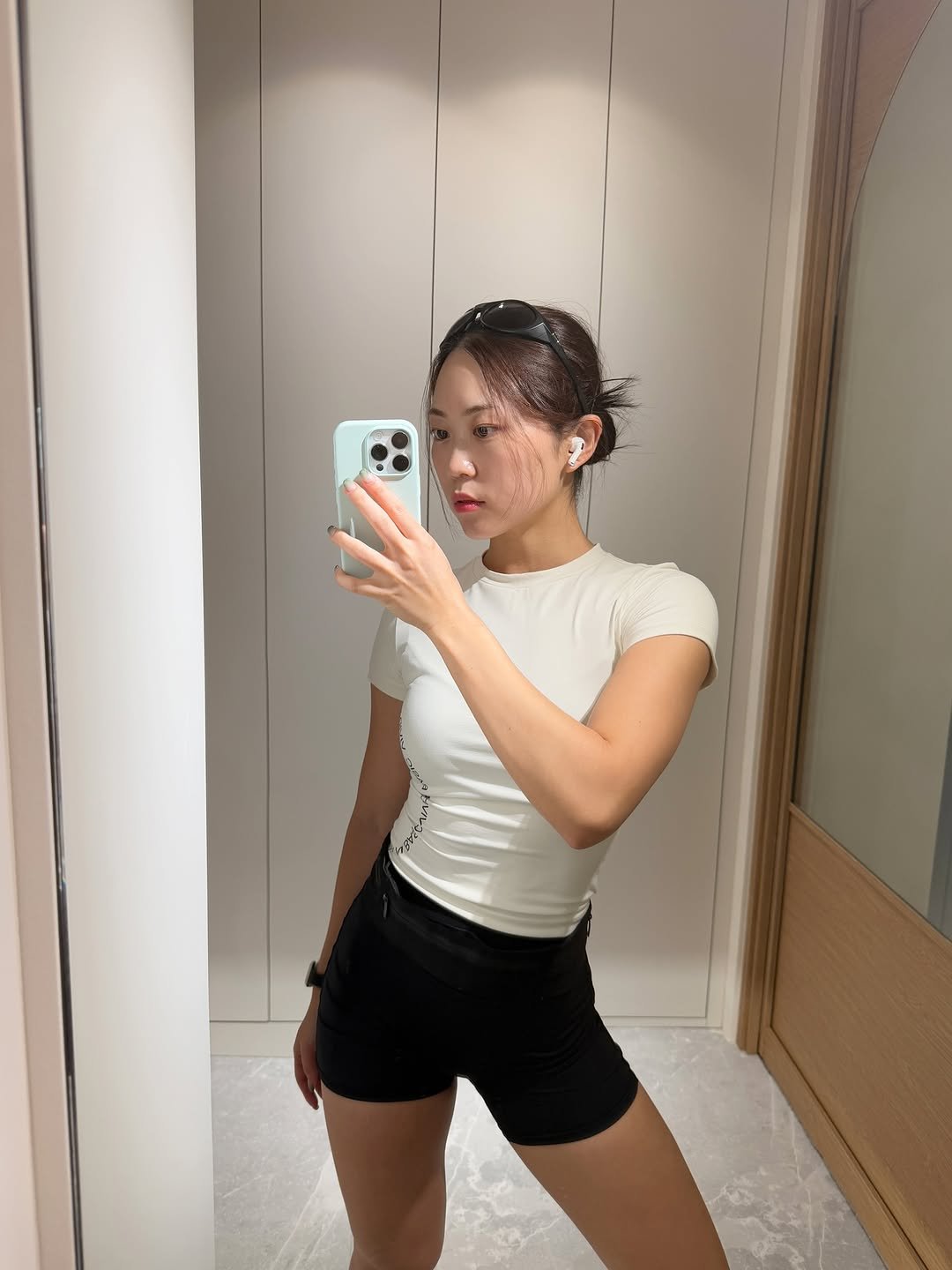 Photo by 안채린 on September 04, 2025. May be a selfie of 1 person, activewear, shorts, mirror, tights, sportswear and text.