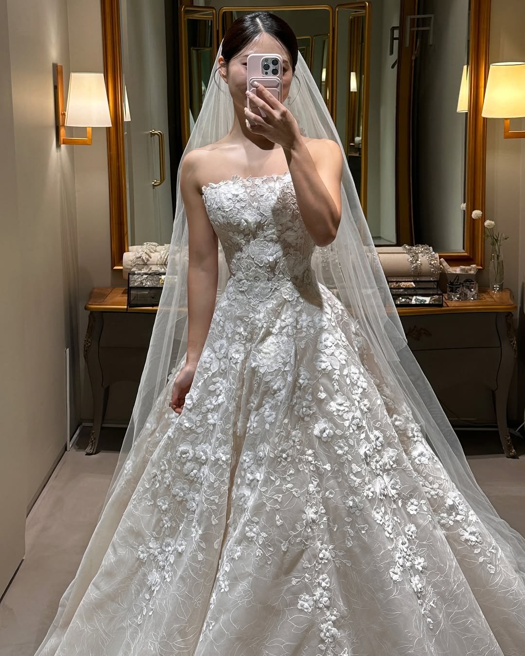 Photo shared by 안채린 on May 05, 2025 tagging @soyoobridal_official. May be an image of 1 person, gown, wedding and text.