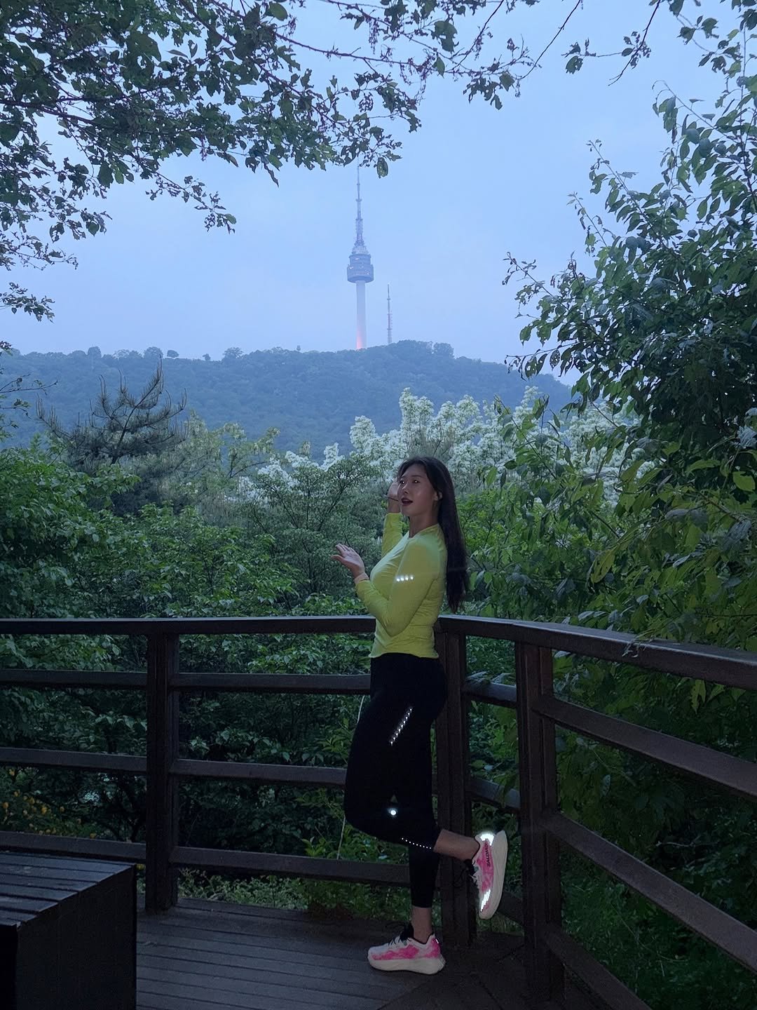 myeonzzzi_yaa 게시물 이미지: 이제 낮에는 뛰지 못 할 날씨가 왔다 ☁️

안 힘든 척 사진 찍었지만
첫 번째...