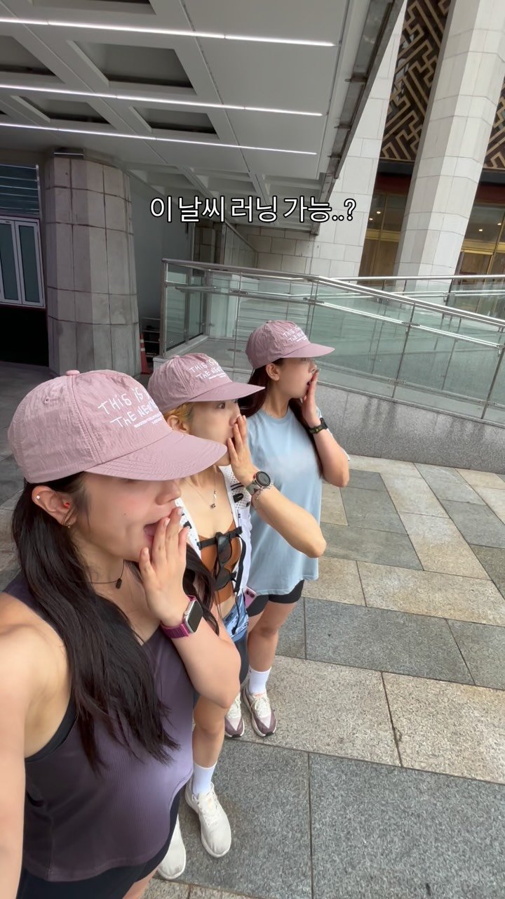 myeonzzzi_yaa 게시물 이미지: 날씨 어디까지 러닝 가능하세요.?🙃

#smcc #광화문러닝

이쁘게 착용한 모자는...