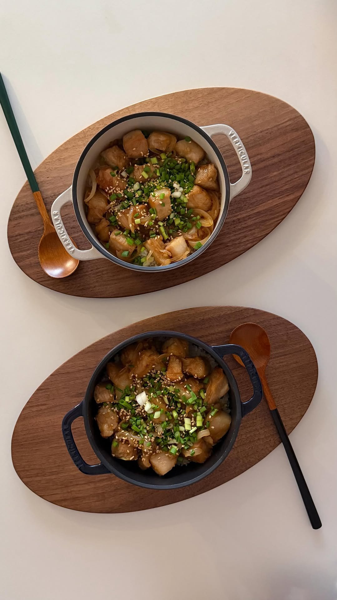 myfavehobby 게시물 이미지: 항정살 솥밥 🍚

오늘은 사이좋게 1인 1솥밥
미니 솥으로 만들면 귀엽고...