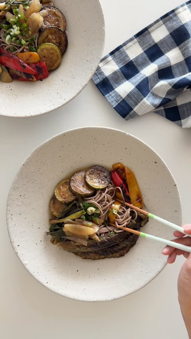 myfavehobby 게시물 이미지: 여름의 맛 2탄! 구운야채소바

일본에서는 여름이 되면
냉장고에 한 통씩 만들어...