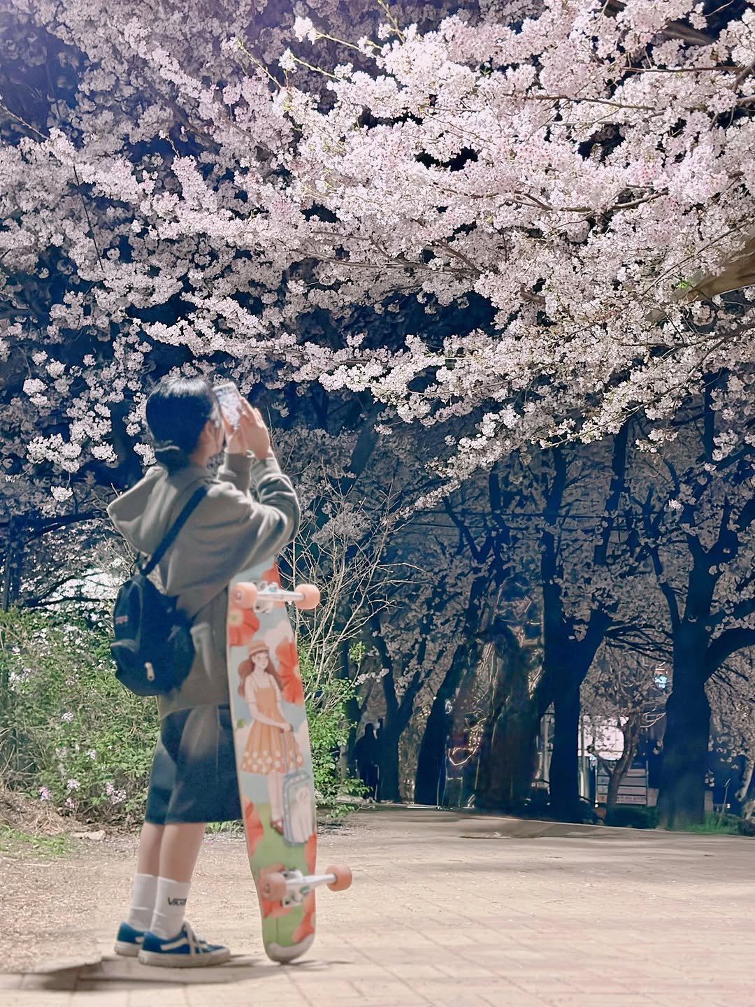 Photo shared by 어진 | ᴇᴏᴊɪɴ (ɢᴇɴᴇ) | 語珍 on April 11, 2026 tagging @pngisac, @alwaysfun_boardshop, @gorillaboard_shop, @rebirth_longboard, and @rebirthextreme_yunlong. May be an image of skateboard, outdoors and text.