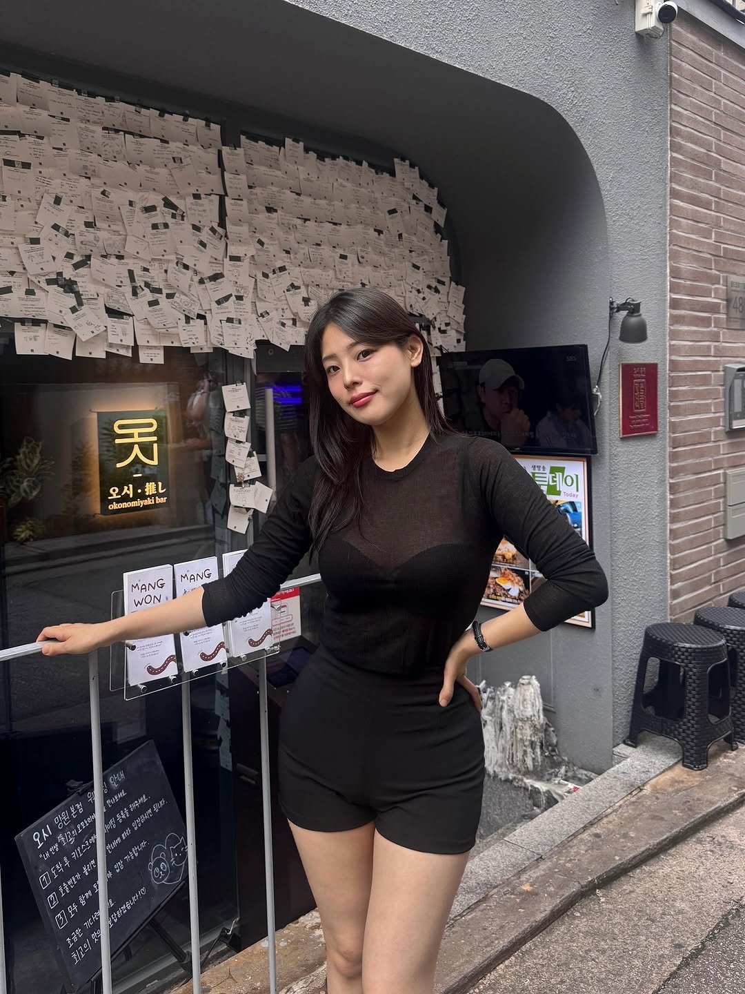 Photo shared by 내맘코 on September 13, 2025 tagging @oshi_official.kr. May be an image of 1 person, shorts, miniskirt and text.