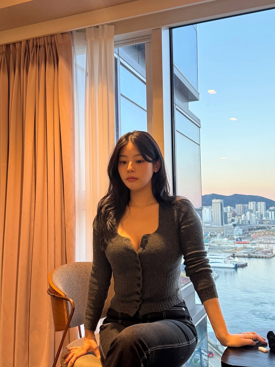 Photo by 내맘코 on December 28, 2025. May be an image of Victoria Peak and text.