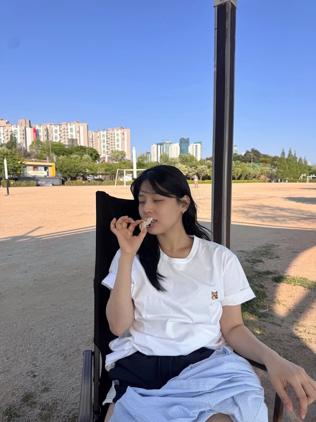 Photo by 내맘코 on April 26, 2026. May be an image of wheelchair, cigarette, outdoors and text.