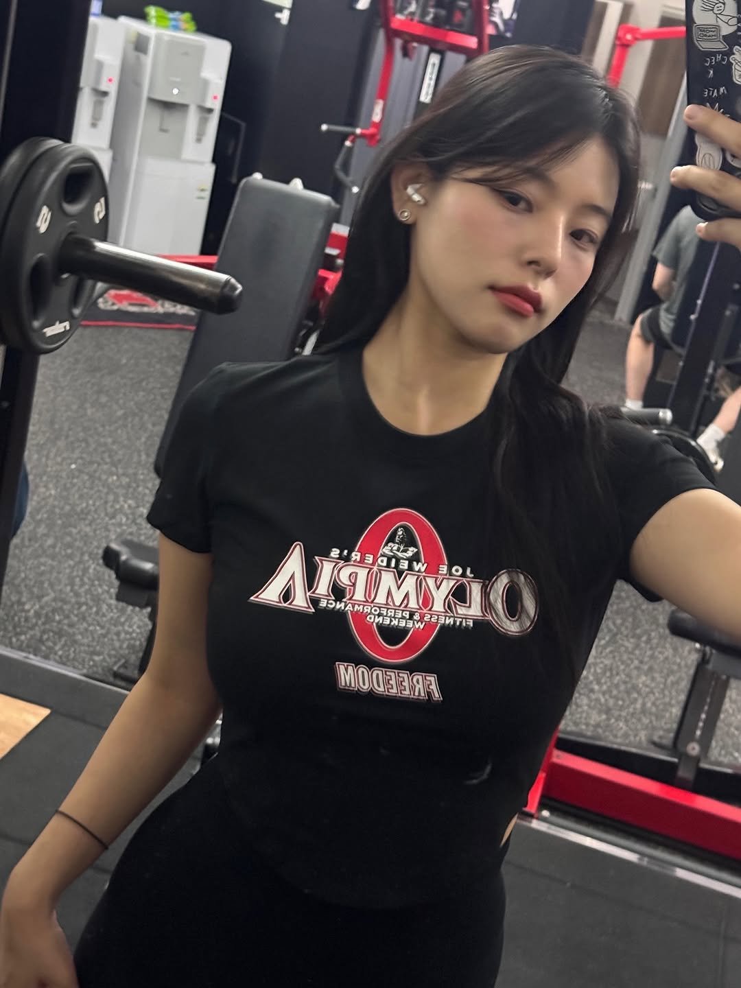 Photo by 내맘코 on July 21, 2025. May be an image of 1 person, biceps, activewear, top and text.