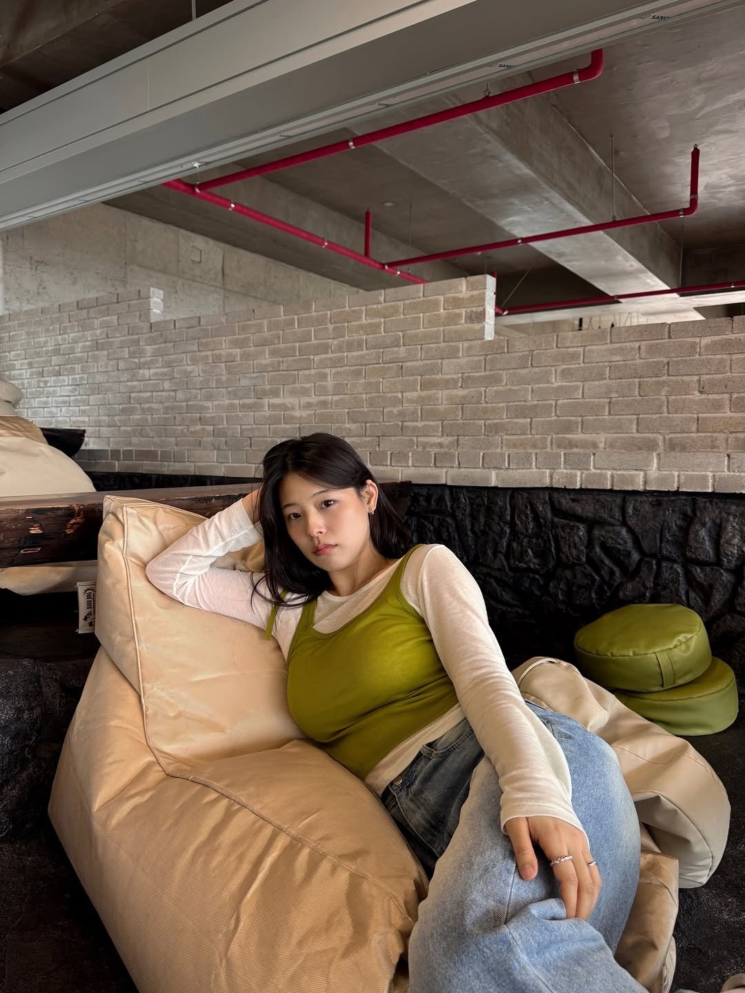 Photo by 내맘코 on March 03, 2026. May be an image of armchair, beanbag chair, sofa, chaise lounge, indoors and text.