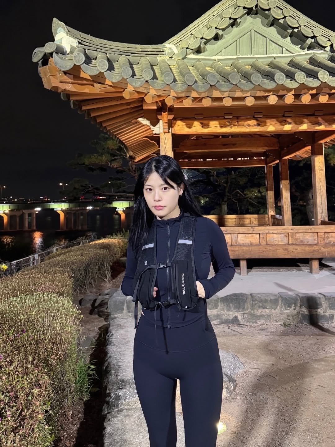 Photo by 내맘코 on April 05, 2026. May be an image of wetsuit, costume, Gyeongbokgung Palace, outdoors and text.