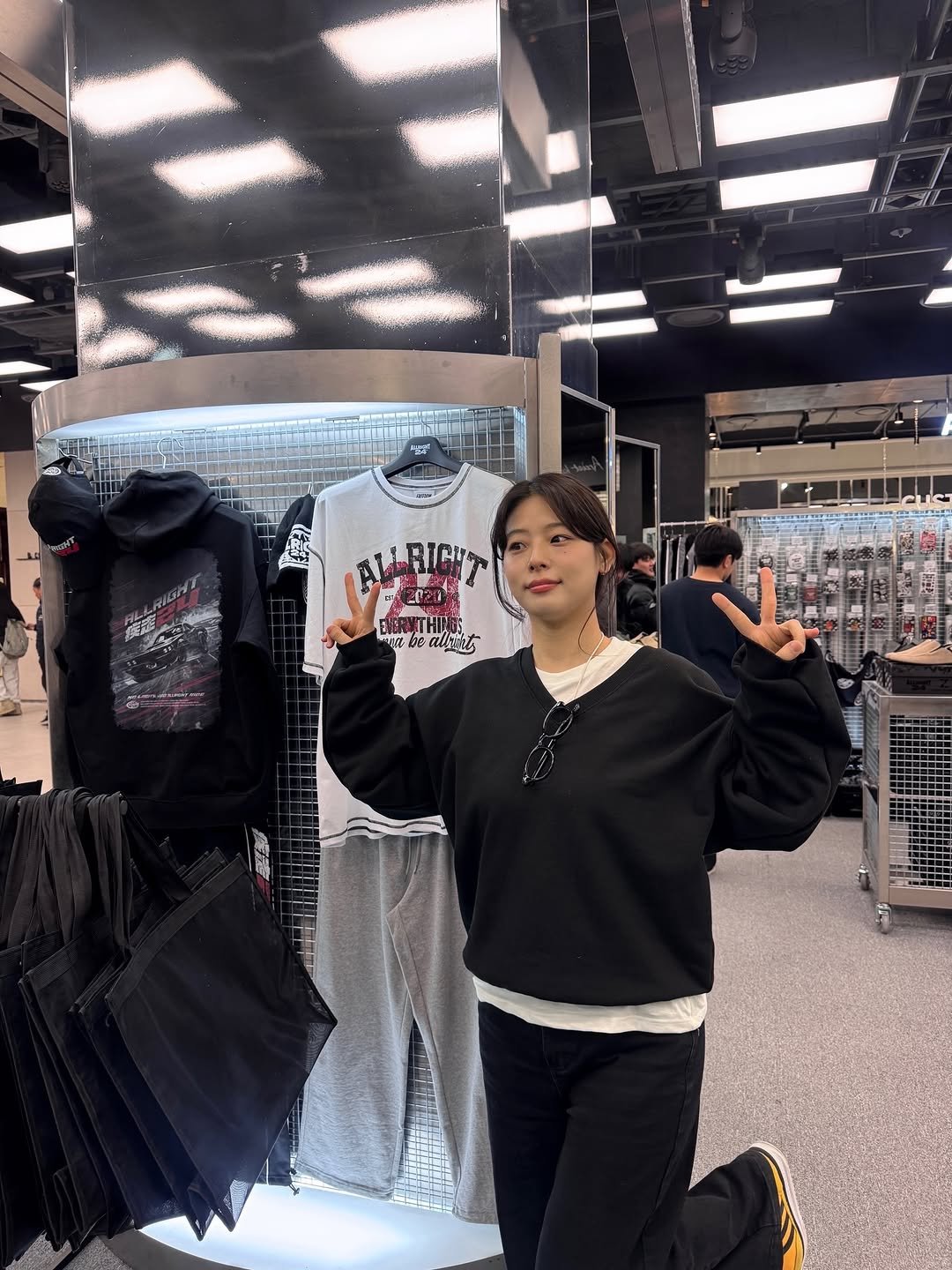 Photo by 내맘코 on January 21, 2026. May be an image of sweatshirt, sweatpants and text.