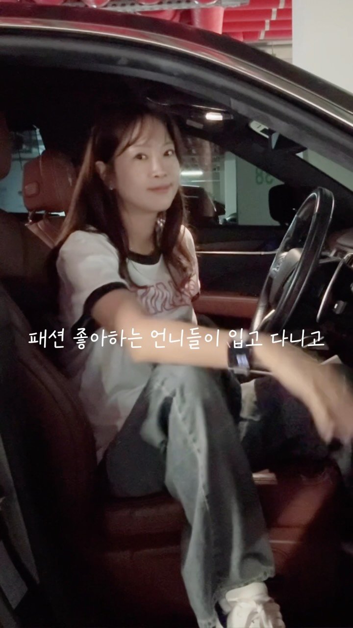 mymomstagram 게시물 이미지: 가니 반팔티 #공구 패션 좀 안다는 언니들이 입고 다니고
해외 셀럽 룩북에도 자주...