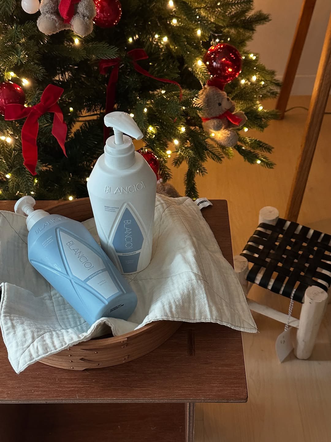 Photo shared by 혜미 ◡̈ on November 04, 2025 tagging @blanc_101. May be an image of hair dryer, clothes iron, water bottle, canister, flask, water filter, jug and text.