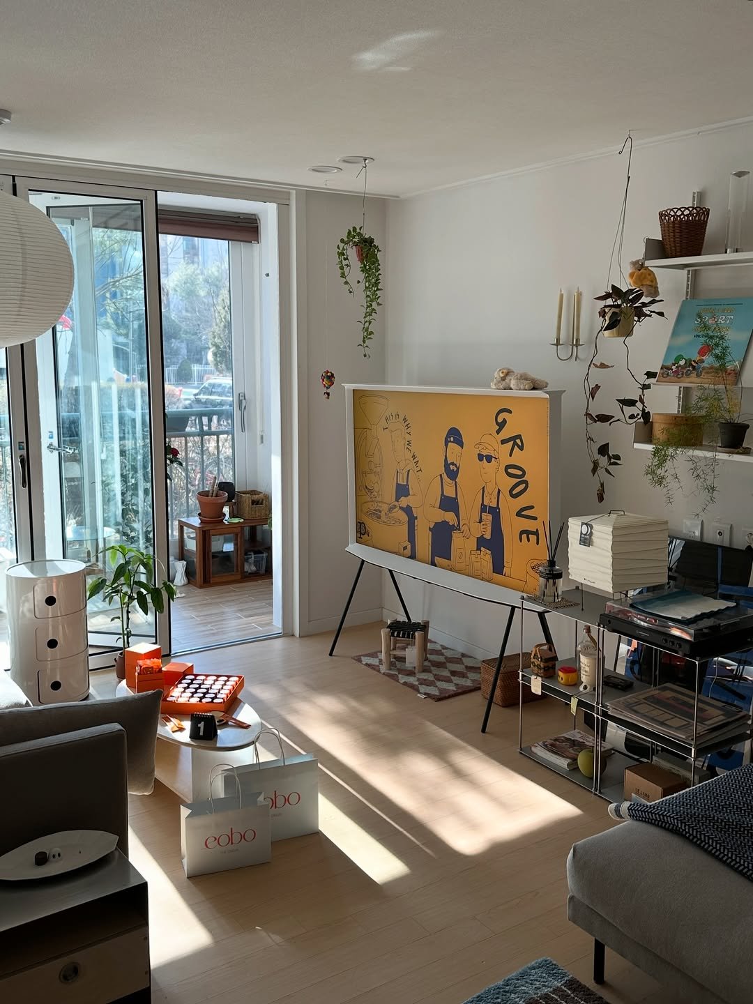 Photo shared by 혜미 ◡̈ on February 02, 2026 tagging @muhque_official. May be an image of living room, indoors and text.