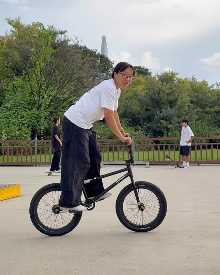 mynameisyena 게시물 이미지: Nosedive🙄
@street_culture_mag @thebloombmx...