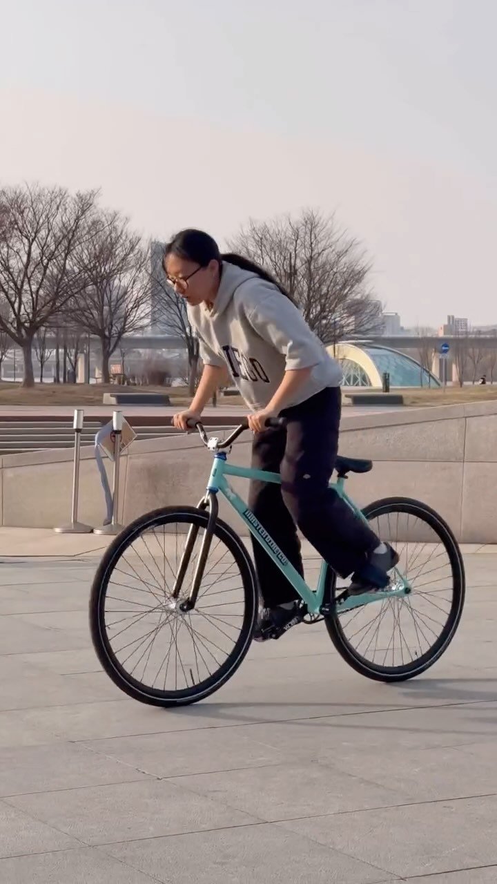 mynameisyena 게시물 이미지: Switch barspin✅
@masterbikeco @suckmycog...