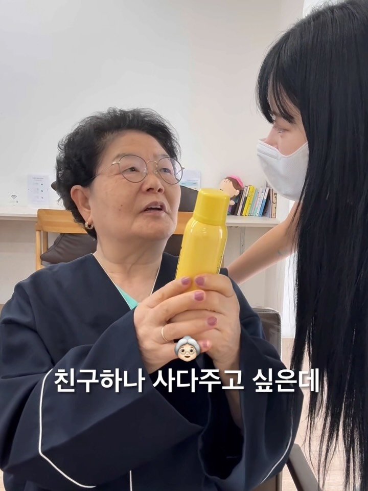 myo_share 게시물 이미지: 피드 옆으루 넘기세욘🖤할마니 통화내용도 있음 ㅋㅋㅋ기여우심 (통화내용이...