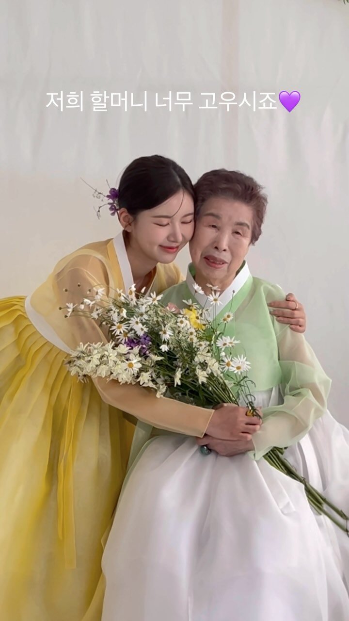 myo_share 게시물 이미지: 할머니가 치매 판정을 받으셨다
하늘이 무너지는 기분 ..
영원히 옆에계실것 같던...