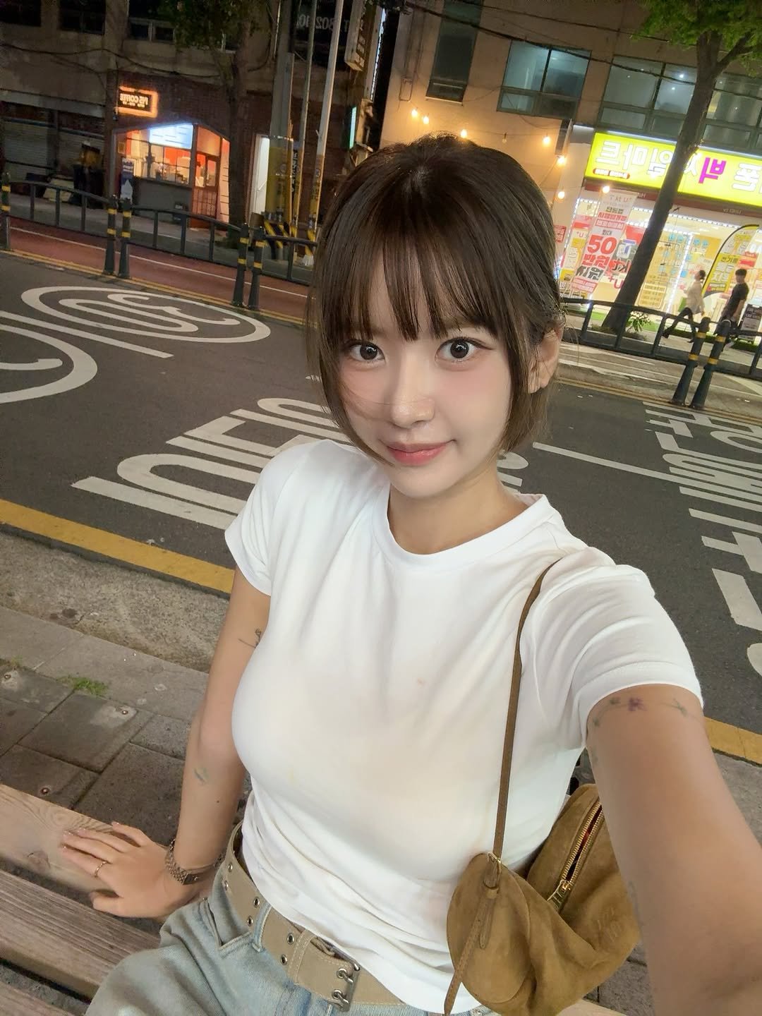Photo by 묘정 on September 27, 2025. May be an image of 1 person, hair and text.